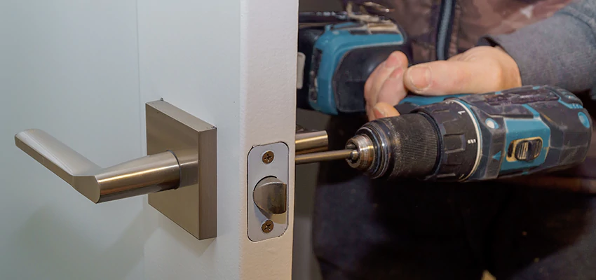 Broken Door Handle Lock Repair in Woodridge, Illinois